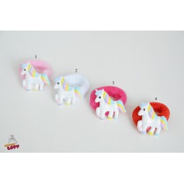 Gumeczka z ozdobną aplikacją