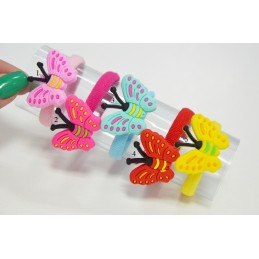 Gumeczka z ozdobną aplikacją