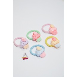 Gumeczka z ozdobną aplikacją